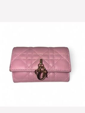 My Dior Glycine Wallet
Hydrangea Pink Cannage Lambskin with Gold Hardware